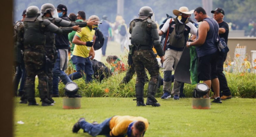 Militares y fuerzas de seguridad retoman el control de los edificios gubernamentales en Brasilia