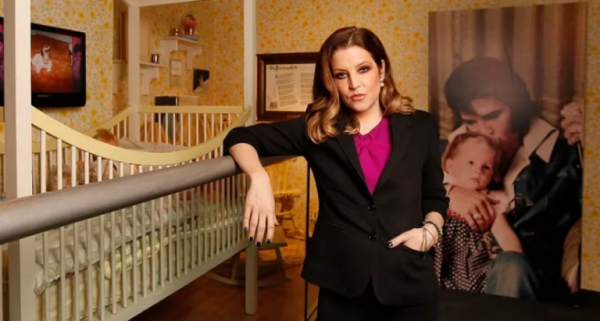Muri&oacute; la cantante Lisa Marie Presley, hija de Elvis Presley, tras un paro card&iacute;aco