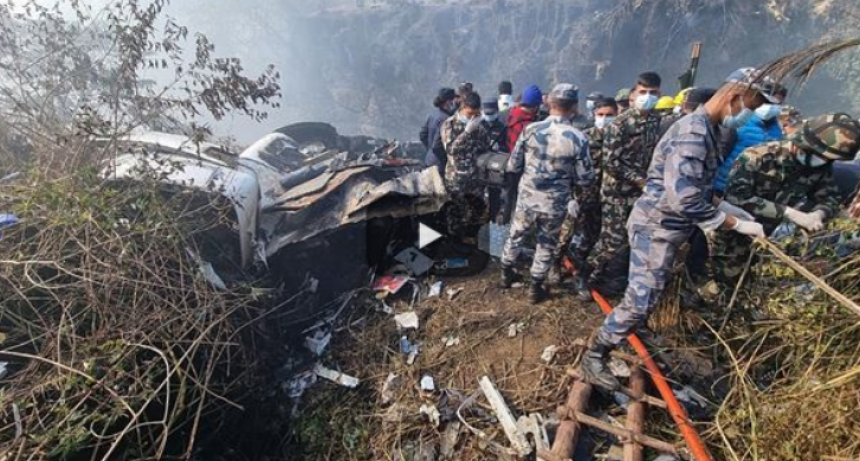 Nepal: se estrell&oacute; un avi&oacute;n con 72 personas a bordo