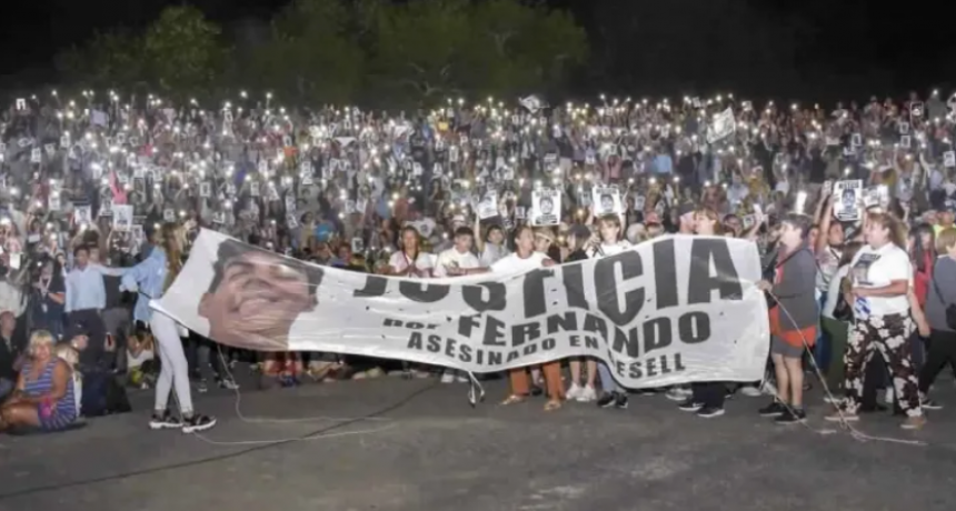 A tres a&ntilde;os del crimen de Fernando B&aacute;ez Sosa, sus padres encabezaron un acto