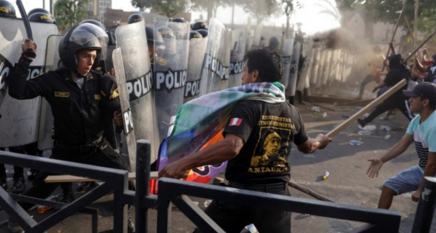 Graves incidentes en Per&uacute;: dos personas murieron en "La toma de Lima" y contin&uacute;an las protestas