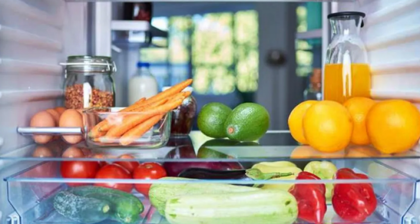 Los errores m&aacute;s comunes al guardar alimentos en la heladera: c&oacute;mo organizarla