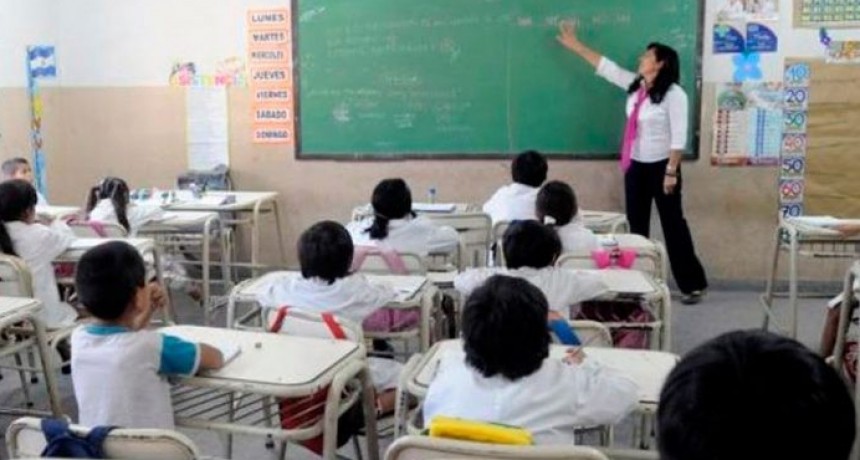 Gremios docentes piden que el gobierno los convoque a discutir los salarios con tiempo