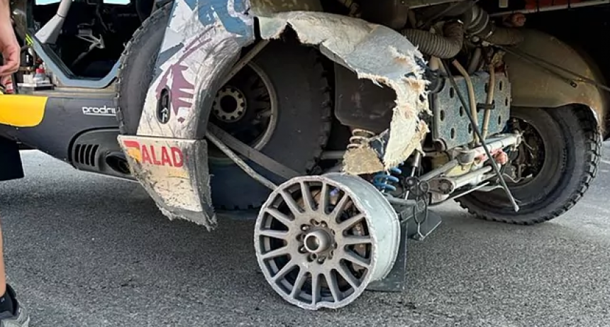 En tres ruedas: as&iacute; lleg&oacute; Nasser Al-Attiyah a la meta de la etapa semi-marat&oacute;n