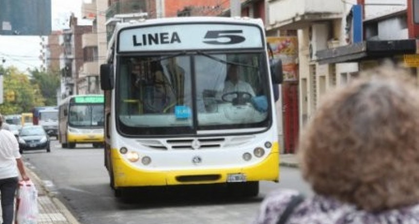 Los empresarios le solicitaron al municipio un boleto a $734,74 y confirmaron una reducci&oacute;n en los servicios