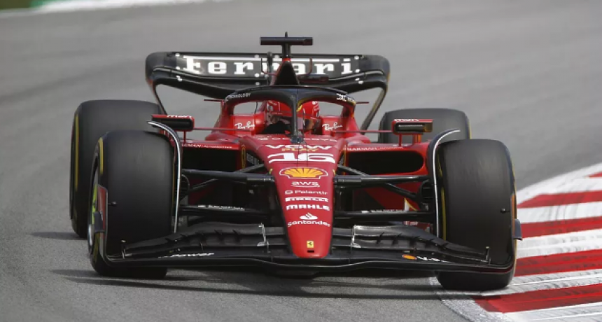 Ferrari F1 sale a la pista en Barcelona en un test de Pirelli