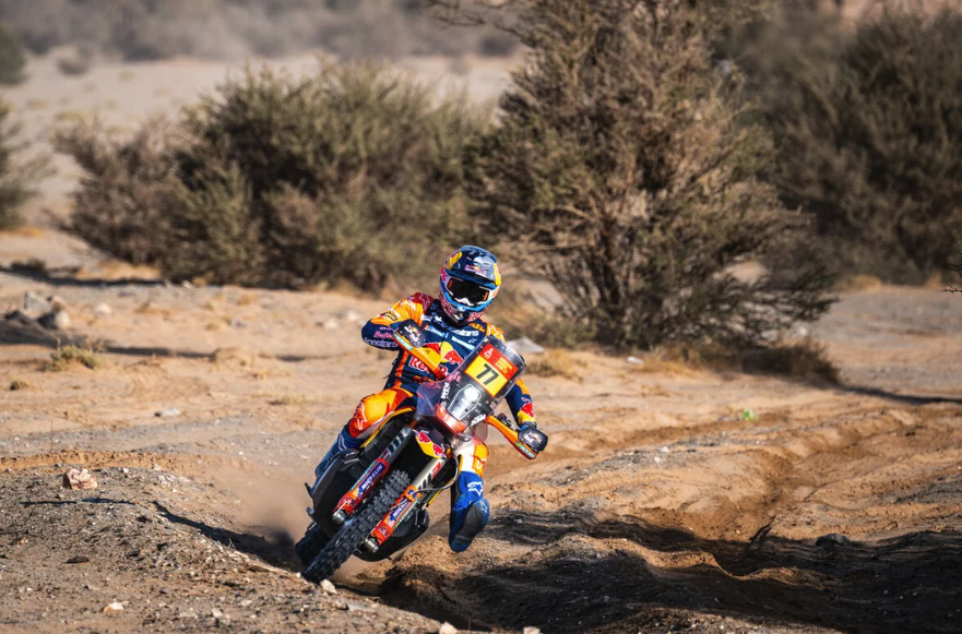 Luciano Benavides ganó la etapa 9 de motos y mantiene la ilusión en el Rally Dakar