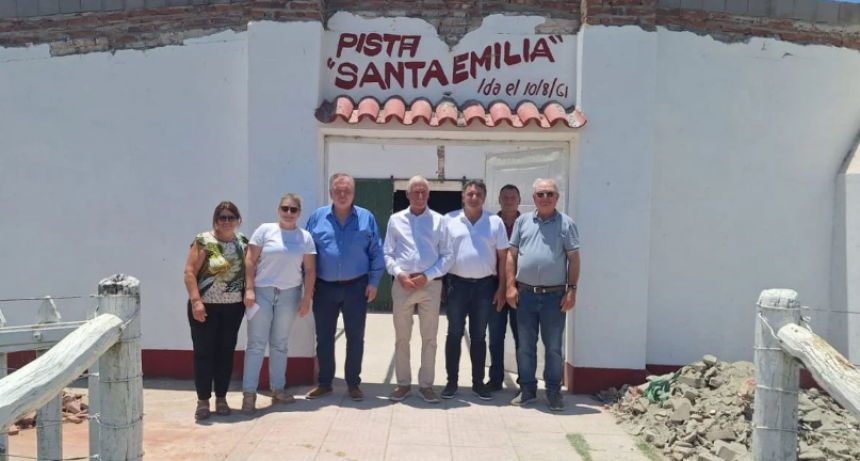 Entrega de aporte legislativo a la cooperadora de la Escuela N° 6307 de Colonia Santa Emilia