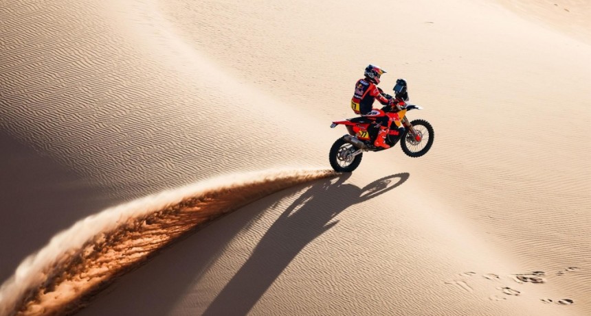 El argentino Luciano Benavides gan&oacute; su tercera etapa en motos y lidera el Rally Dakar: &ldquo;Llor&eacute; en el camino&rdquo;