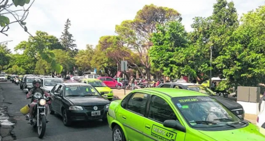 Remiseros y taxistas autoconvocados realizar&aacute;n una concentraci&oacute;n pidiendo seguridad