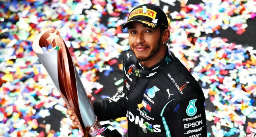 Oficial: Hamilton deja Mercedes y firma con Ferrari