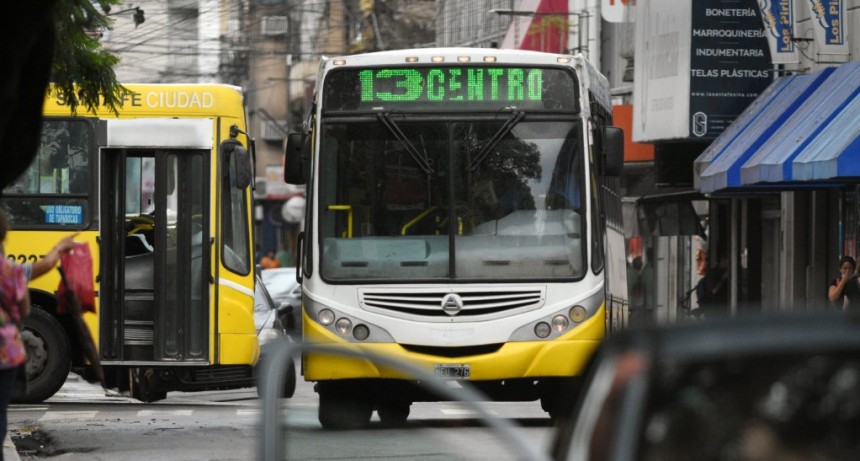 El paro de colectivos continuar&aacute; por tercer d&iacute;a consecutivo este viernes