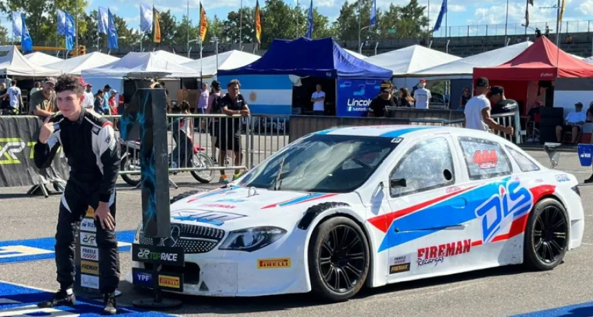 Acosta debut&oacute; en el Top Race Junior, consigui&oacute; el podio y rompi&oacute; un r&eacute;cord nacional