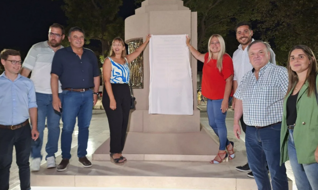 A partir del trabajo mancomunado entre Municipio y Provincia Ceres inauguró la nueva Plaza Colón