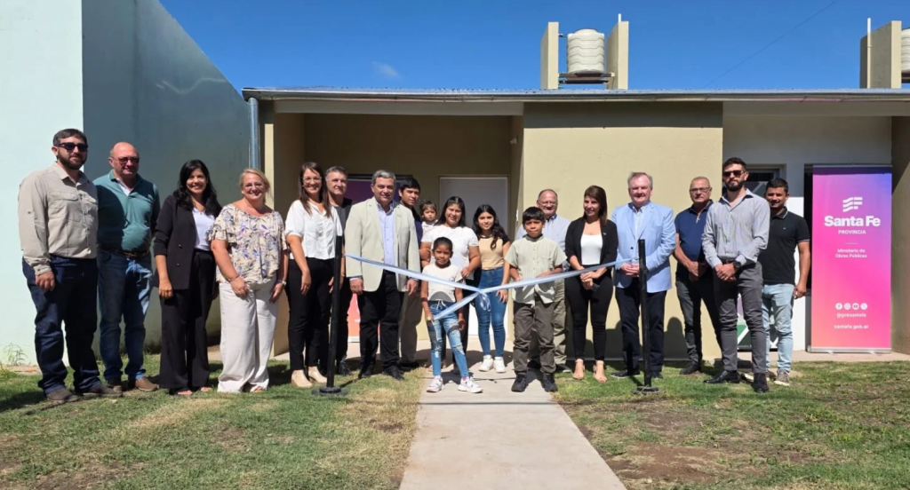 En Arrufó, el senador Michlig encabezó un acto de entrega de viviendas y distintas respuestas gubernamentales 