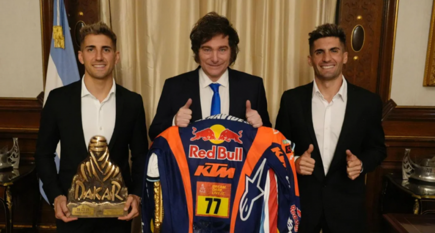 El presidente homenajeó a Luciano Benavides en la Casa Rosada tras su histórica consagración en el Dakar