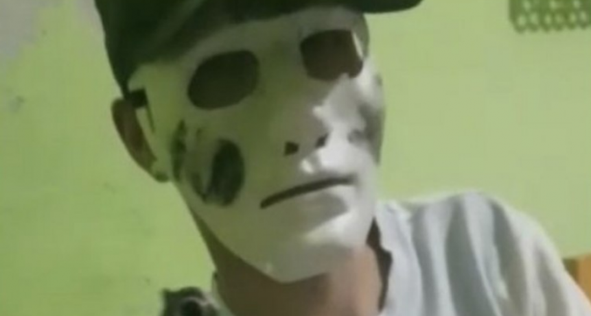 Rosario: Identificaron al joven que amenaz&oacute; a los vecinos del barrio 