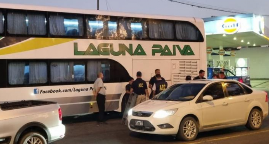 En el Puente Carretero, balearon un colectivo que trasladaba personal penitenciario hacia Pi&ntilde;ero
