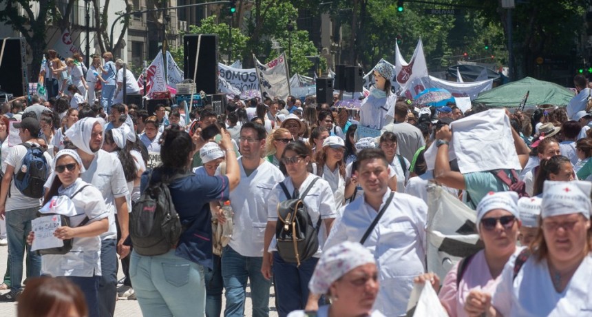 M&eacute;dicos y profesionales de la salud de paro