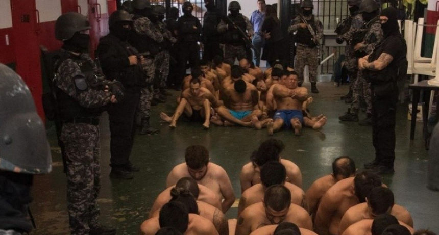 Un mensaje a los presos en Santa Fe con fotos al estilo Bukele: Si no lo entienden, cada vez la van a pasar peor