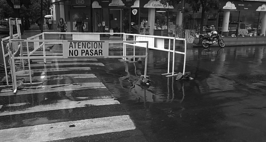Poletti reconoci&oacute; que hay m&aacute;s de 150 baches en la ciudad de Santa Fe