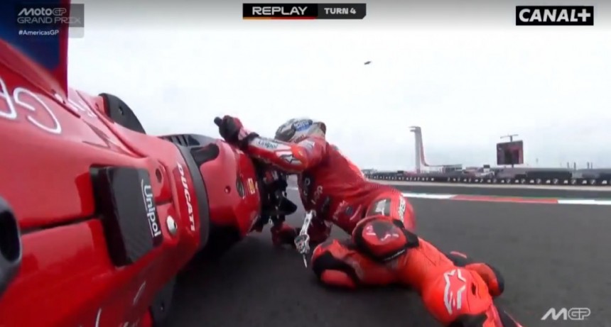 Las fuertes ca&iacute;das de Marc M&aacute;rquez y del argentino Valent&iacute;n Perrone en el GP de las Am&eacute;ricas de Motociclismo