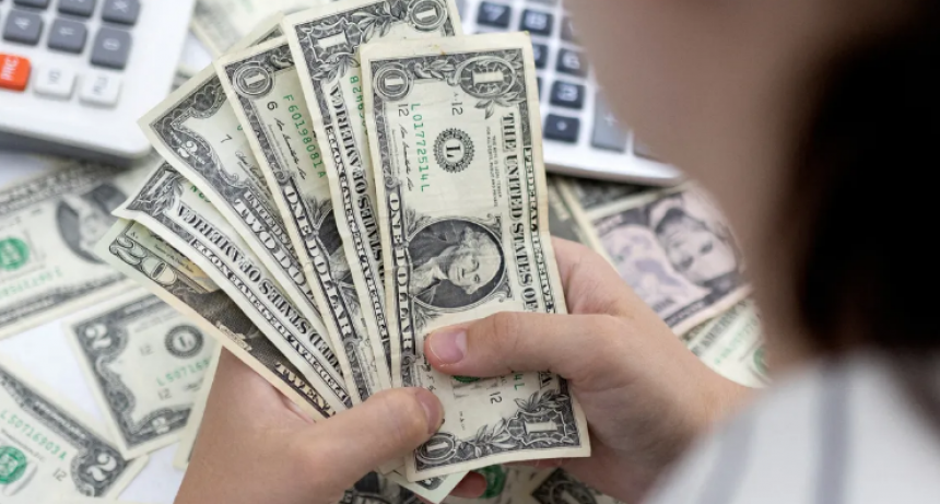 El d&oacute;lar blue lleg&oacute; a $400 y marc&oacute; su r&eacute;cord hist&oacute;rico