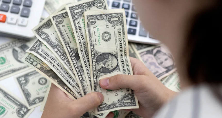 El d&oacute;lar blue baj&oacute; m&aacute;s de $20 y fren&oacute; su escalada