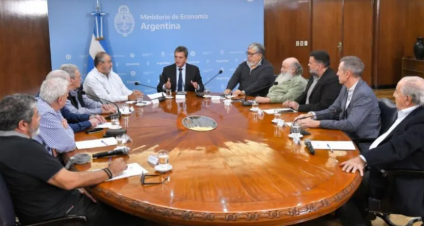 Massa convoc&oacute; a un acuerdo de precios y salarios por 90 d&iacute;as para estabilizar la econom&iacute;a