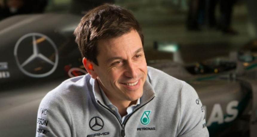 WOLFF TIENE DUDAS DE SU PILOTO PARA 2025 ANTE EL RENDIMIENTO DE MERCEDES