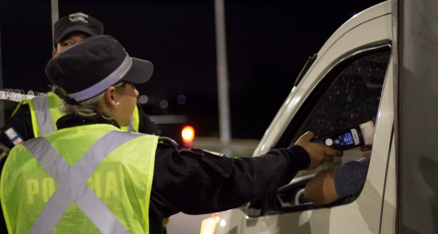 Proponen que los conductores ebrios rindan para recuperar el carnet
