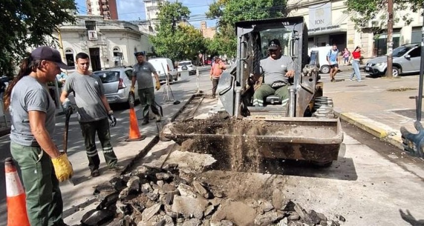 La Municipalidad refuerza los trabajos de mantenimiento vial en distintos barrios de Santa Fe