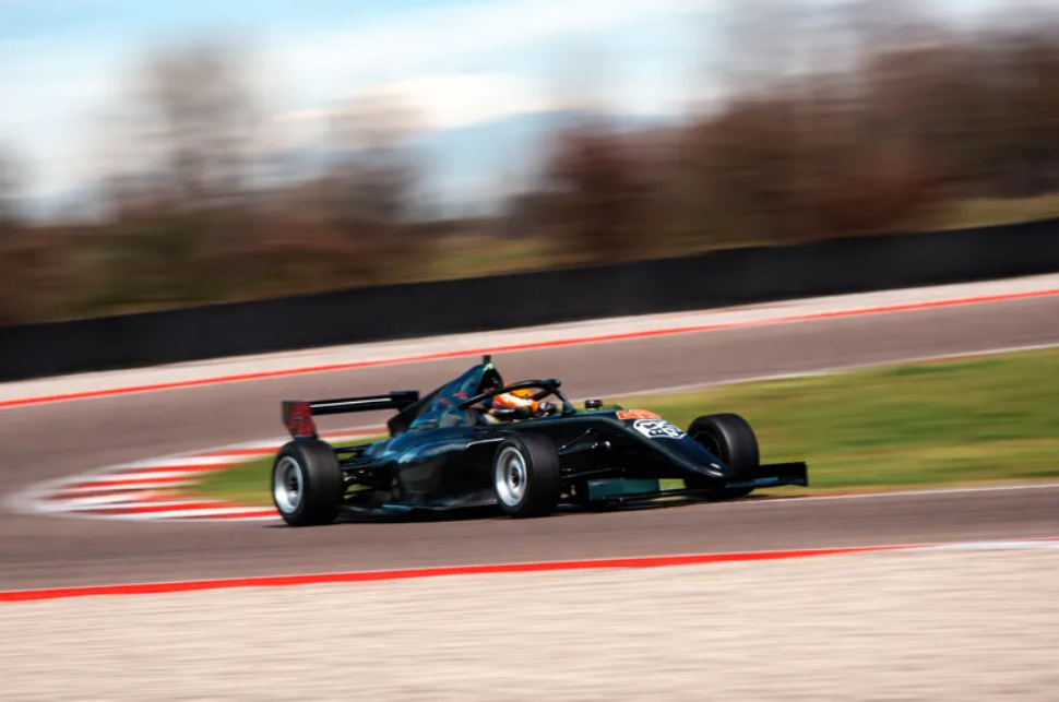 Lautaro Campione busca apoyo para correr en la F&oacute;rmula 4 y explica el alto costo del automovilismo