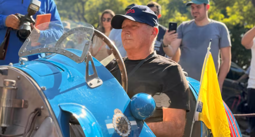 Se realiz&oacute; una carrera de autos cl&aacute;sicos en la Ciudad y un sobrino de Juan Manuel Fangio manej&oacute; una ic&oacute;nica Ferrari