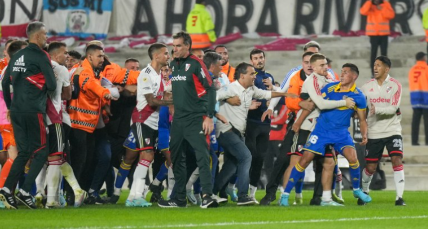 Escandaloso final con expulsados en el Supercl&aacute;sico que River le gan&oacute; a Boca