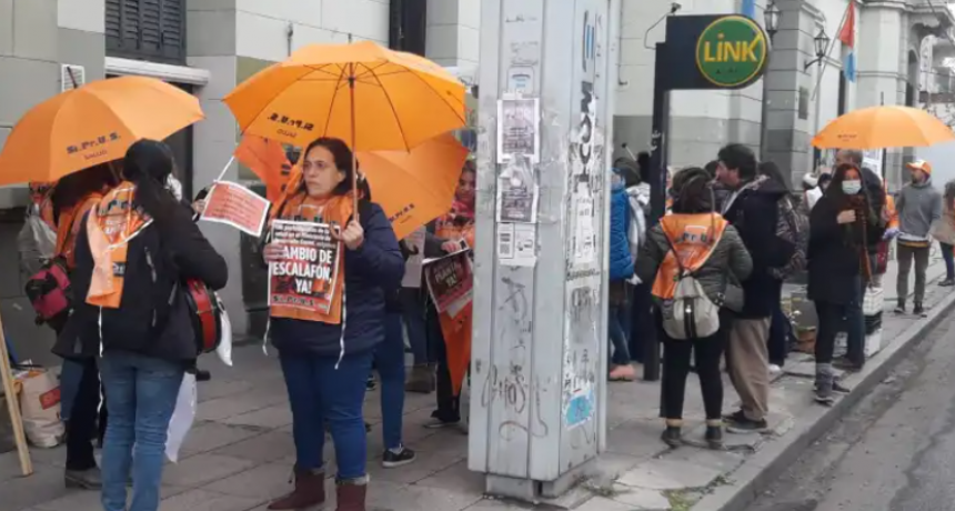 Profesionales de la salud se movilizan este martes en pedido de una revisi&oacute;n salarial