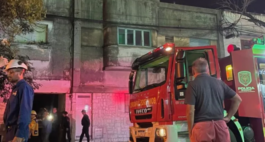 Se incendi&oacute; el dep&oacute;sito de un negocio que comercializa acr&iacute;lico