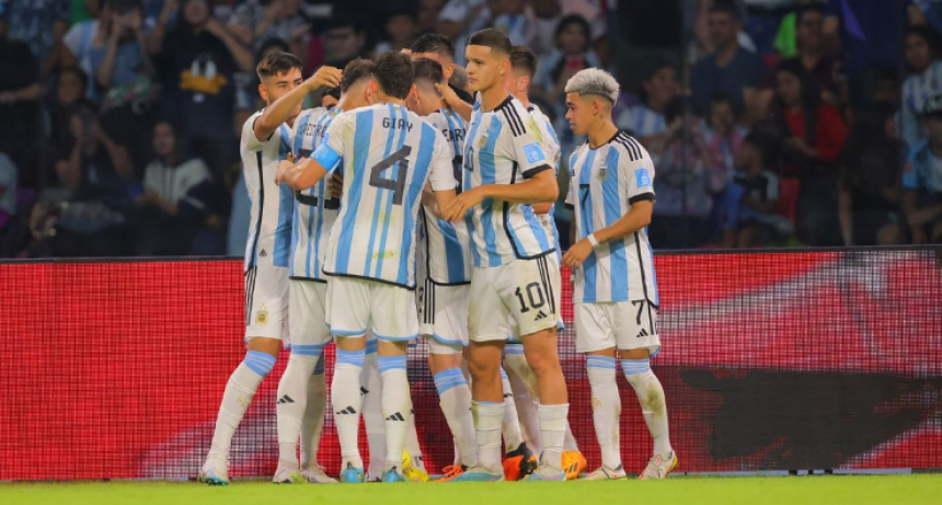 La Selecci&oacute;n Argentina gole&oacute; a Guatemala y clasific&oacute; a octavos de final