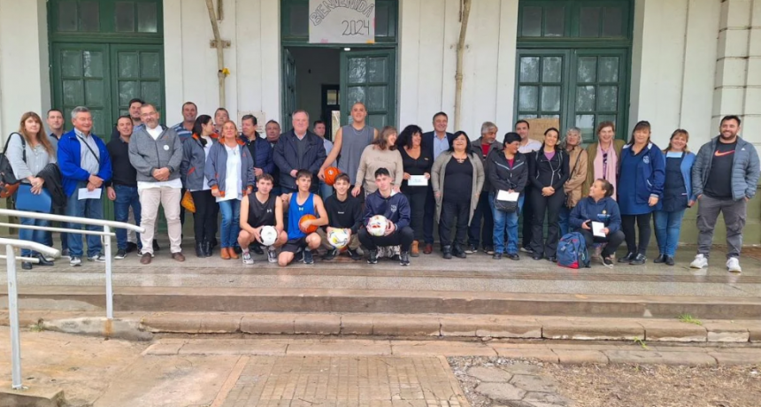 El Senador Michlig y el Diputado Gonz&aacute;lez entregaron aportes institucionales y elementos deportivos en San Crist&oacute;bal
