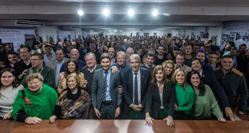 Felipe Michlig asumi&oacute; su 4to. mandato como Pte. de la UCR Provincial y qued&oacute; inaugurado el &ldquo;Sal&oacute;n de actos Ra&uacute;l Alfons&iacute;n&rdquo;