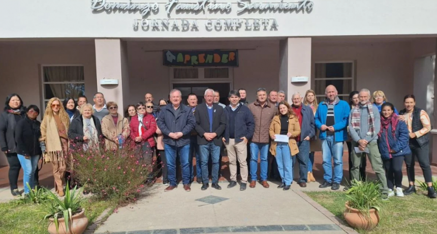 Michlig y Gonz&aacute;lez entregaron aportes a instituciones de San Guillermo, Suardi, Colonia Bossi y Palacios