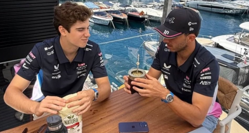 Colapinto le explic&oacute; a su compa&ntilde;ero Pierre Gasly c&oacute;mo se prepara el mejor mate: el video de la reacci&oacute;n del franc&eacute;s al probar