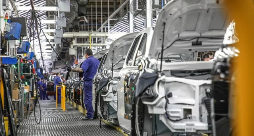 La fabricaci&oacute;n de veh&iacute;culos subi&oacute; cerca de un 15% interanual en mayo