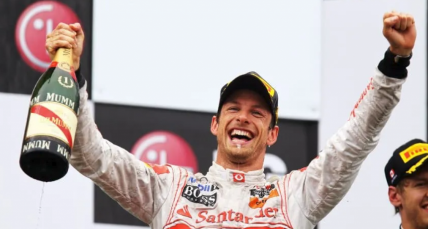 Dur&oacute; m&aacute;s de 4 horas por una lluvia torrencial y la gan&oacute; Button: la carrera m&aacute;s larga de la historia de la F1