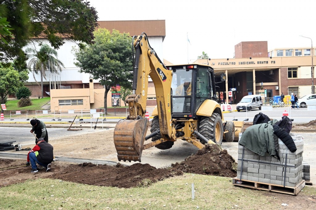 Con un 90% de avance, se ultiman los detalles del tercer manda peatón en la Costanera