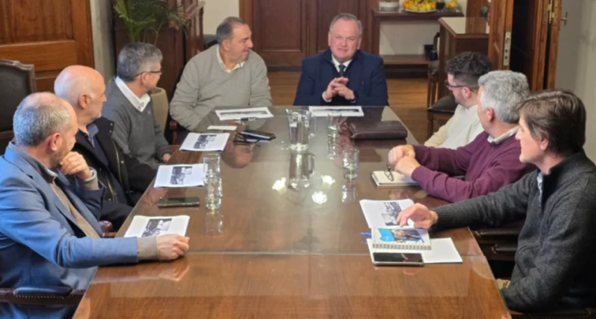 El Pte. del Senado Felipe Michlig recibi&oacute; al intendente Poletti por la puesta en valor de Plaza Italia