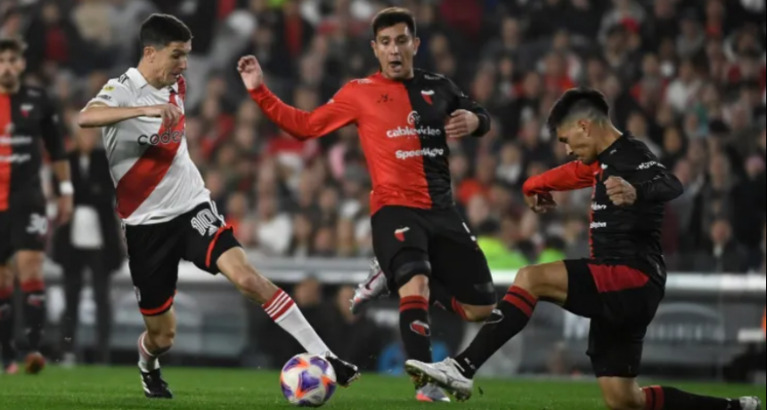 Col&oacute;n no le hizo fuerza a River y perdi&oacute; por 2 a 0 en el Monumental