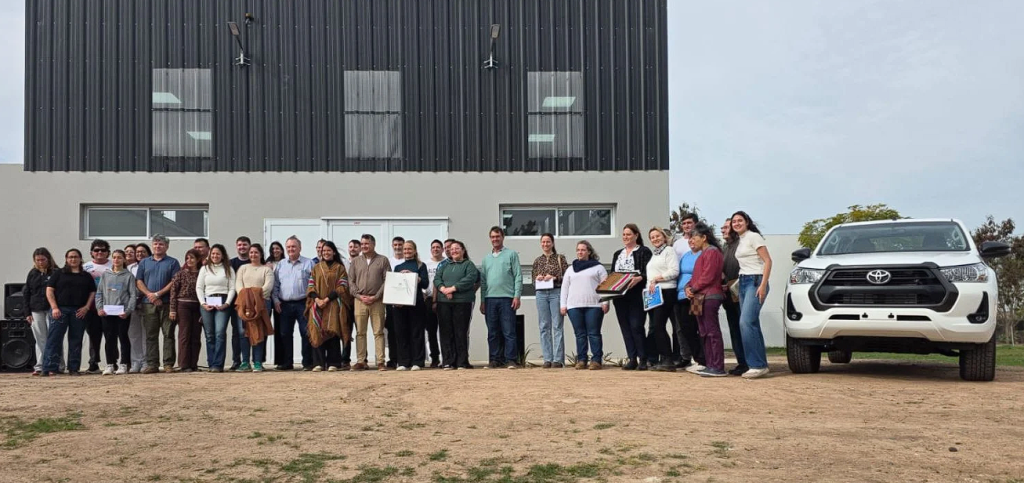 San Guillermo: Recorrida de obras, presentaci&oacute;n camioneta 0Km y entrega de aportes a instituciones 