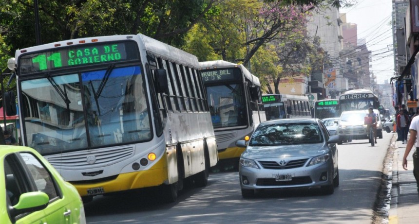 UTA se mantiene en alerta pero el servicio de colectivos comenzar&aacute; este lunes con normalidad