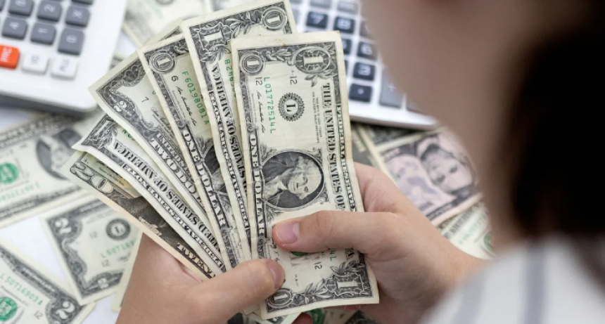 El Gobierno prepara operativo de contenci&oacute;n del d&oacute;lar tras las PASO